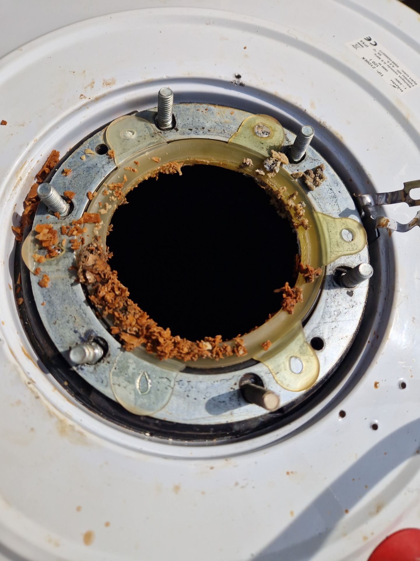 Ez fogadott amikor levettem az alaplapot... Ilyet se láttam még.